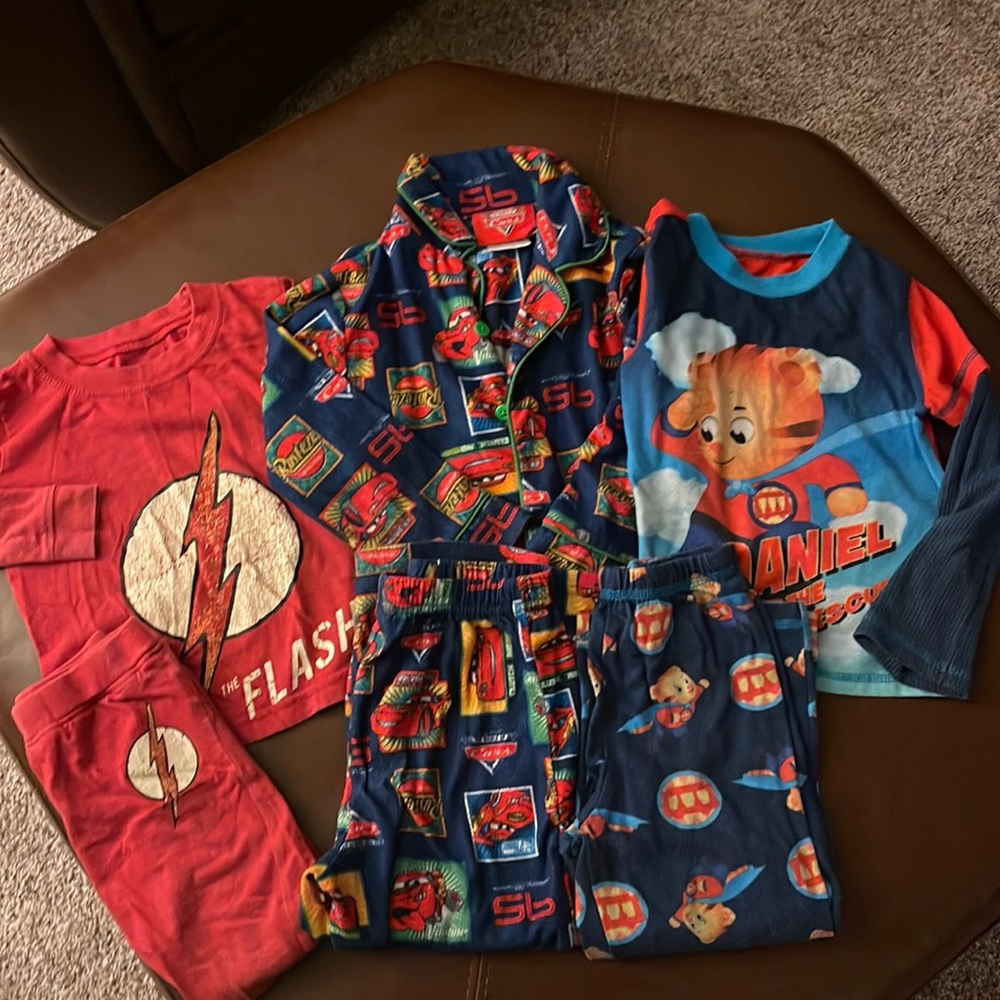 Lot of 3 boys pjs sets (4T)